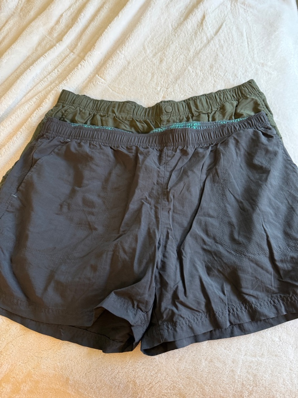 2 pair of Columbia Women's Athletic Shorts - Navy and Olive Size XL